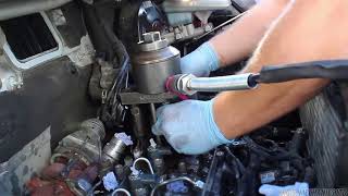 Seized Diesel Injector Removal  2012 Renault Trafic 20dCi  M9R786 M9R Vivaro Primastar [upl. by Beauchamp]