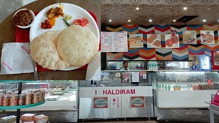 World Famous Haldiram Chole Bhature😋 Haldiram Indian Street food cholebhaturae haldiram [upl. by Hilda662]