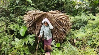 Villagers carry tuku pataroofing sheet for roofing house [upl. by Matazzoni]