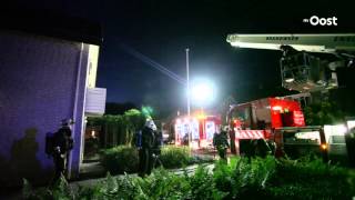 Brandweer rukt uit voor schoorsteenbrand in Haaksbergen [upl. by Aerdnahs]