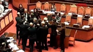 Premierato parapiglia in aula sospesa la seduta in Senato [upl. by Azalea]