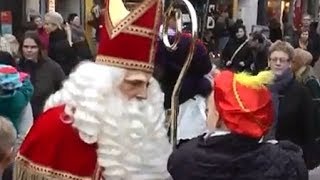 Ronde door centrum Raalte met Sint en Piet Sinterklaasintocht 2013 Sinterklaas liedjes muziek [upl. by Polak]