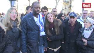 Johnny Hallyday l’hommage des fans en chansons sur les ChampsElysées [upl. by Mack]