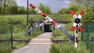 Spoorwegovergang Blankenfelde D  Railroad crossing  Bahnübergang [upl. by Asreht]