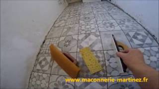 Faire les joints du carrelage intérieur ou extérieur wwwmaconneriemartinezfr [upl. by Prakash]