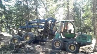 pewag helt perfekt on a John Deere forwarder [upl. by Neehahs622]