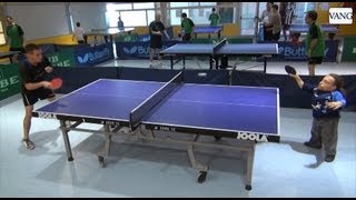 El jugador más bajo de tenis de mesa del mundo [upl. by Anawt]