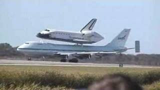 STS126 Space Shuttle Endeavour land at KSC on top of a 747 [upl. by Atsyrt]