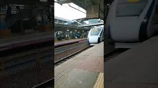 Mumbai Central to Gandhinagar Vande Bharat Express 20901 looking Fresh [upl. by Hudnut]