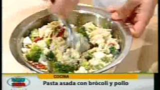 pasta asada con brocoli y pollo pt3 201110203gp [upl. by Dacey]