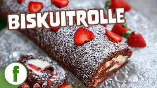 Schoko Biskuitrolle mit Erdbeeren  Lockere Erdbeerrolle mit Paradiescreme aus Sahne [upl. by Heyer]