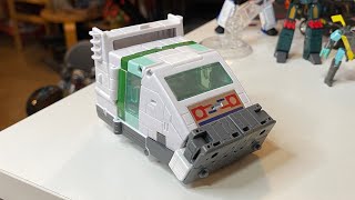 Hasbro Transformers United Origin Wheeljack [upl. by Nerred]