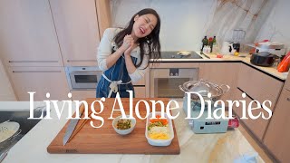 Living Alone Diaries  Escaping the cold by cooking and binge watching shows cozy holiday in NYC [upl. by Leynwad]