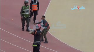 ملعب أكادير حركات لا أخلاقية من جماهير محسوبة على الحسنية لاستفزاز الرجاويين [upl. by Emsmus]