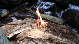 BUSHCRAFT LAGERUMBAU FEUER MACHEN UND GRILLEN [upl. by Barlow]