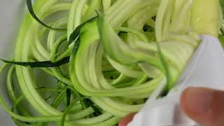 Cómo hacer espaguetis de calabacín  zucchini pasta [upl. by Murvyn]