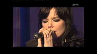 Björk  Live at Grünspan on Music Planet 2Nite full set and interviews  2002 [upl. by Oberstone]