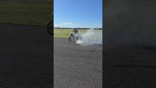 Burnout for the win Kawasaki ZX400RR [upl. by Linzer]