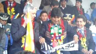 Evo Morales recebe o quotManto Sagradoquot do Ceará Sporting Club [upl. by Ahsataj713]