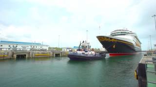 Disney Wonder è la prima nave ad attraversare il nuovo sistema di chiuse del Canale di Panama [upl. by Eiaj]