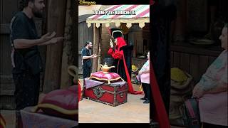 jafar se moque de la petite barbichette d un guest à disneylandparis  humour humor [upl. by Nekciv422]