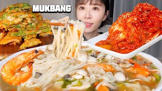 엄청 매운김치 담가서 물총 새우 가득넣고🦐 시원한 칼제비 해물파전 먹방❤️ Spicy Kimchi Seafood noodles Sujebi Pajeon Mukbang [upl. by Halpern]