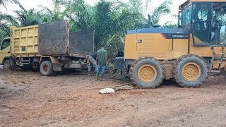 Motor Grader Help Dump Truck [upl. by Emerson656]