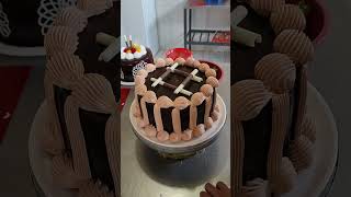 como decorar una torta de chocolate super fácil [upl. by Neenad]