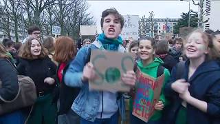 Manifestation pour le climat [upl. by Dnalerb]