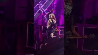 Avril Lavigne live August 29 2024 at the Freedom Mortgage Pavilion singing “Girlfriend” [upl. by Yellah886]