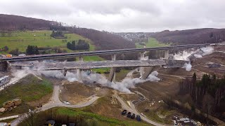 Teilstück der Talbrücke Eisern an der A45 erfolgreich gesprengt [upl. by Herm]