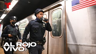 Jóvenes agreden a dos policías en el metro de Nueva York [upl. by Canotas986]