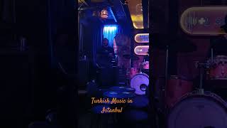 Turkish Music in Istanbul local bar corner 7 travel perte foryou turkey italy music [upl. by Bonneau796]