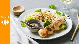 Kipbrochetten met sojanoedels broccoli en paksoi [upl. by Ylnevaeh677]