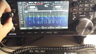 IC7610 vs IC7300 Actual Signals [upl. by Neivad]