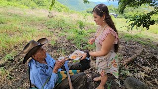 El viejon se enoja porque tenía ambre [upl. by Sualakcin611]