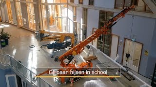 Glijbaan monteren met minihijskraan in school [upl. by Herzig]