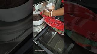 Baking cake in the microwave oven 🫓🍞🥞🌭viralshort trendingshorts [upl. by Gwendolen]