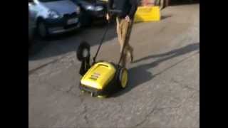 KARCHER KM 7020 MANUAL PUSH SWEEPER [upl. by Elson106]