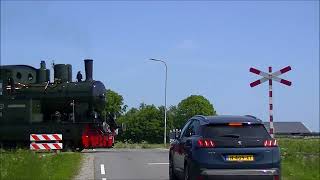 Spoorwegovergang Medemblik Opperdoes  Dutch railroad crossing [upl. by Deenya]