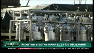 Montan tarimas para fiestas de fin de año 2013 [upl. by Leahcimluap]