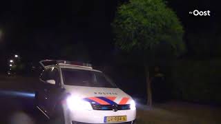 Politie zoekt met honden en helikopter naar inbreker in Hengelo [upl. by Bradski]