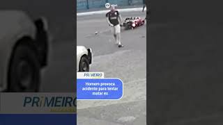 Homem derruba exnamorada de moto em tentativa de feminicídio no RJ [upl. by Leif]