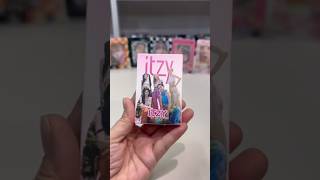 ITZY Çift Yön Baskılı Hologramlı LaserLomo Card Seti [upl. by Adnek]