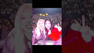 Rosé forgot to pose at the end of the song with Youngji 😆 blackpink rosé [upl. by Grishilde]