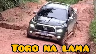 Toro Ranch no barro Fiat Toro Ranch turbo diesel na lama [upl. by Jem897]