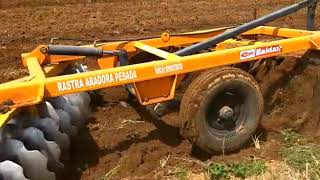 Tractor KUBOTA M135X y Rastra Aradora CRSG24X26 BALDAN  EAE Distribuidor Autorizado Zamora [upl. by Dorca351]