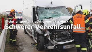 Schwerer Crash Kleintransporter kracht auf Westautobahn bei Pucking gegen Heck eines LKW [upl. by Neleb389]