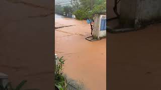 VEJA Forte chuva provoca deslizamento na Praia Preta [upl. by Atworth]