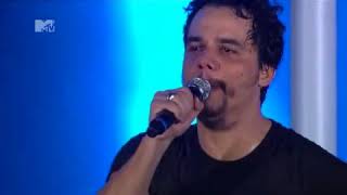 Wagner Moura canta Legião Esperando por mim MTV [upl. by Mcclish]